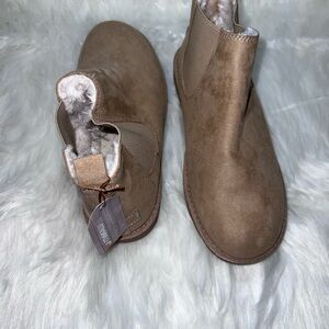 Makalu Tan Suede Boots